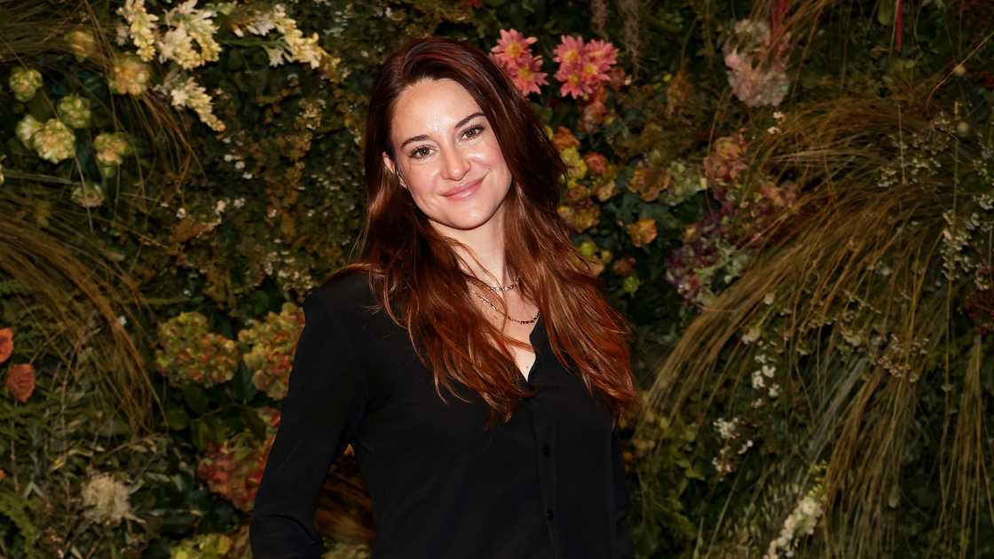 Shailene Woodley poses on the red carpet of the Airbnb 2025 Summer Release in Los Angeles, California Shailene Woodley poses on the red carpet of the Airbnb 2025 Summer Release in Los Angeles, California