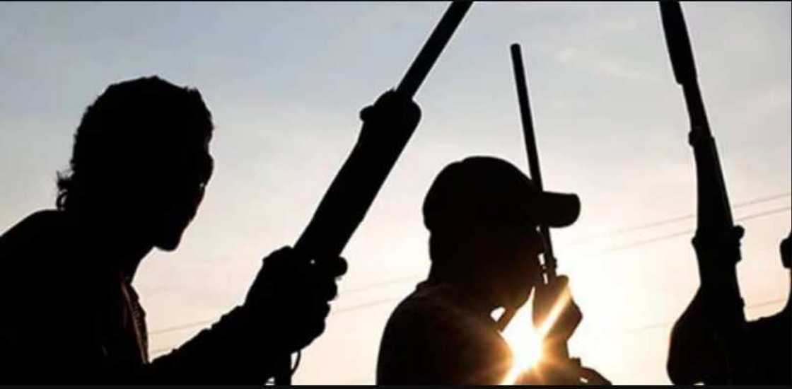 'Yan Bindiga Sun Kira Iyayen Daliban Kebbi, Amma Basu Nemi Kudin Fansa Ba 'Yan Bindiga Sun Kira Iyayen Daliban Kebbi, Amma Basu Nemi Kudin Fansa Ba