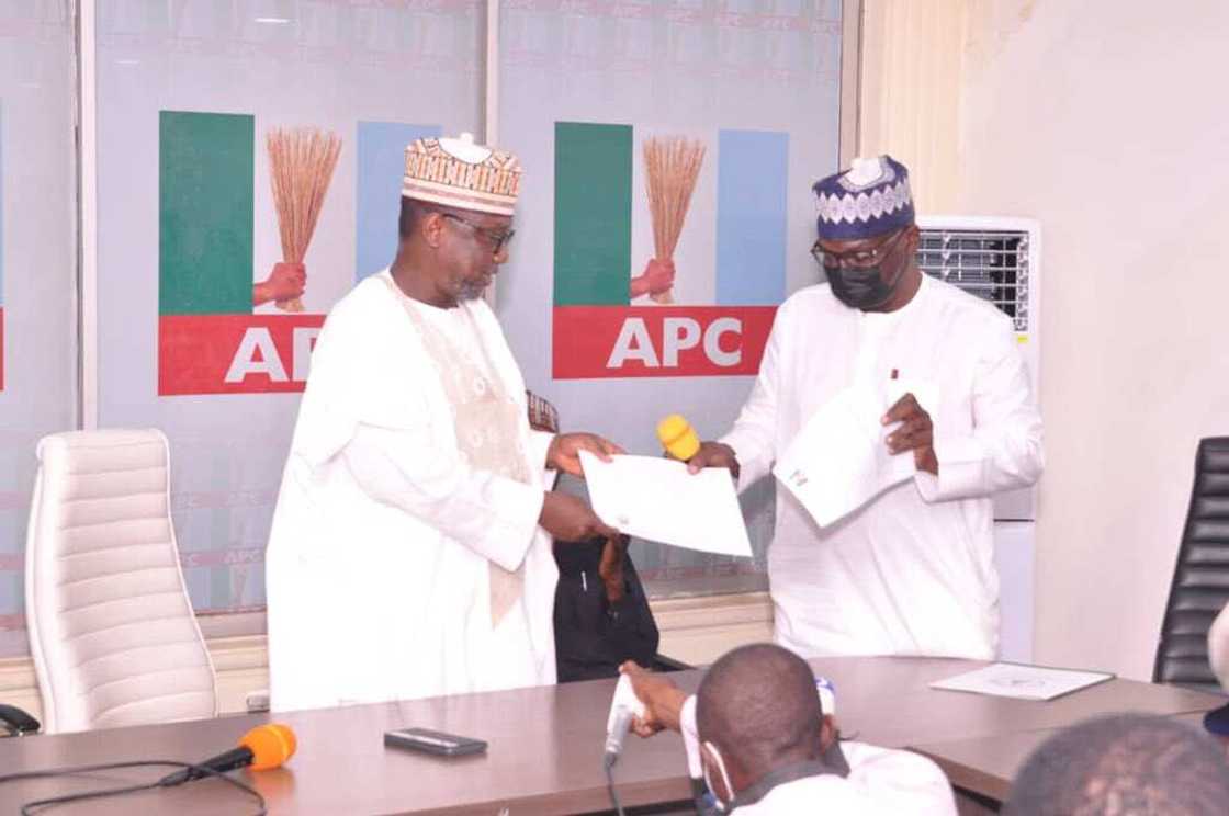2023: APC Zoning Committee Submits Report in Abuja 2023: APC Zoning Committee Submits Report in Abuja