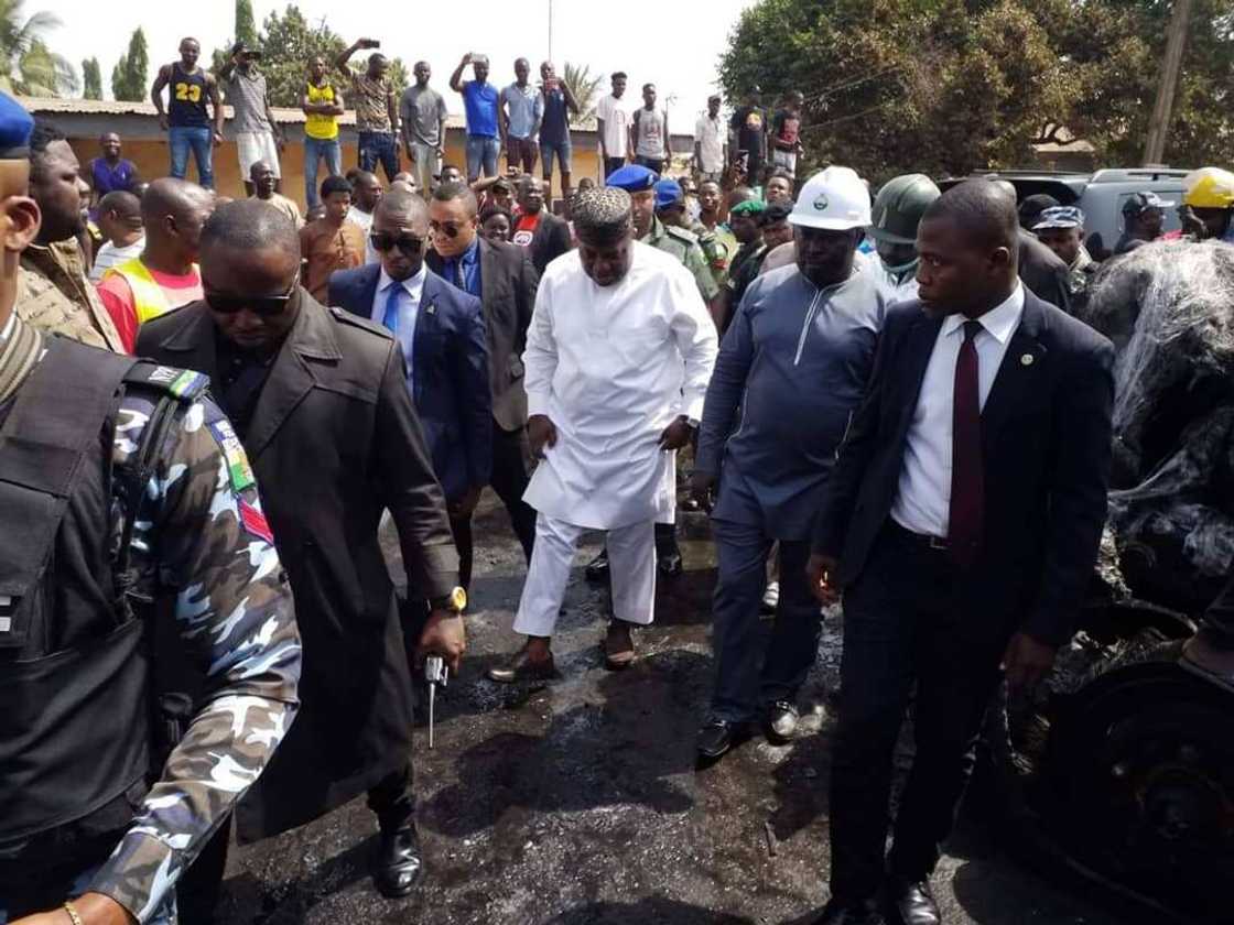 Fire outbreak: Residents hail Governor Ugwuanyi’s quick intervention Fire outbreak: Residents hail Governor Ugwuanyi’s quick intervention