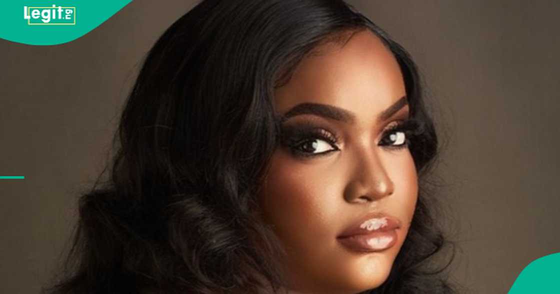 Lady who saved up for rent rejoices as she gets to payday. Lady who saved up for rent rejoices as she gets to payday.