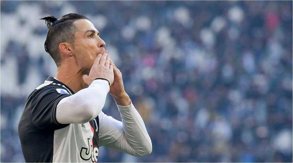 Cristiano Ronaldo hilariously trolled by team mates for rocking outrageous KSh 164k outfit Cristiano Ronaldo hilariously trolled by team mates for rocking outrageous KSh 164k outfit