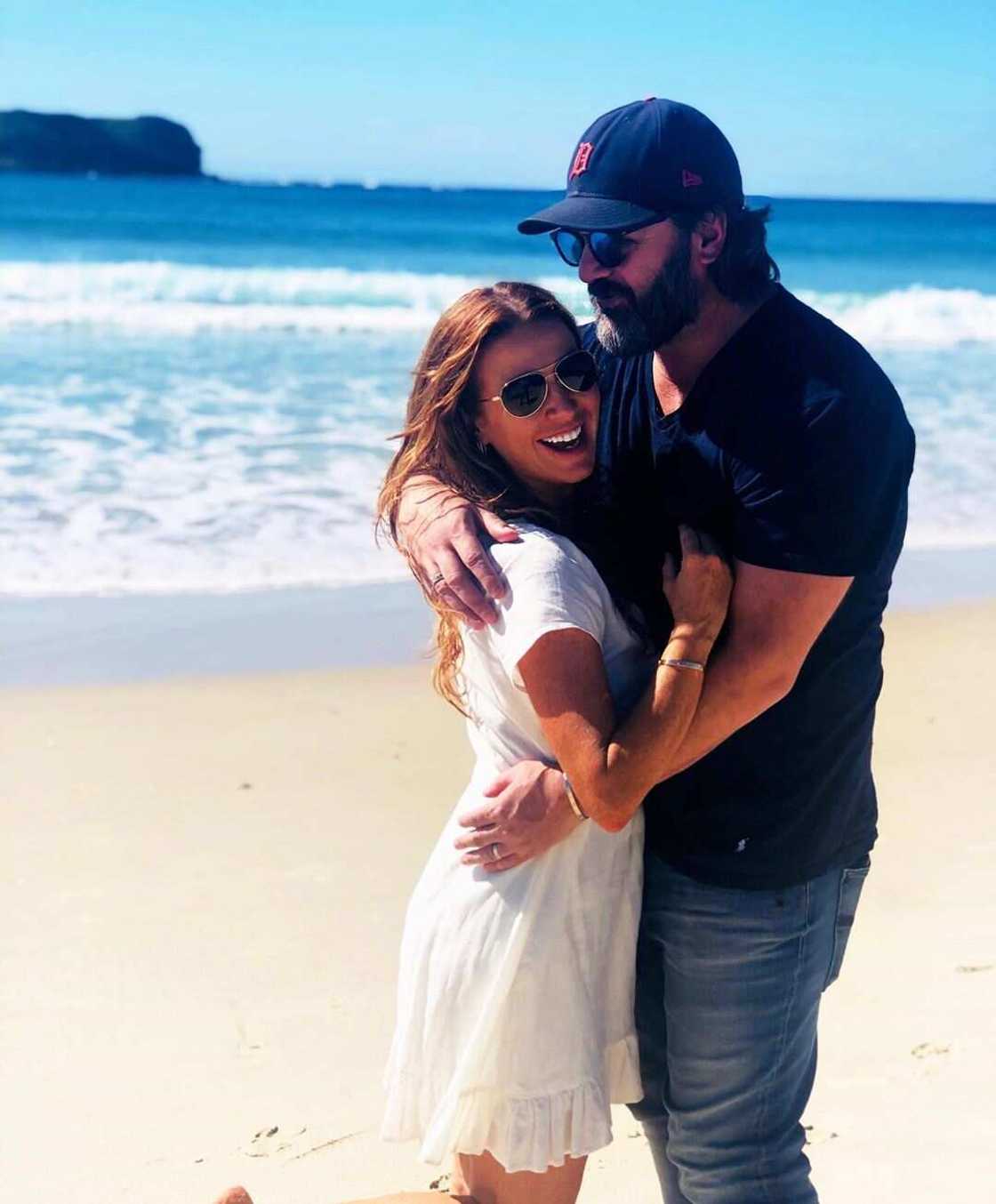 Poppy Montgomery husband Poppy Montgomery husband