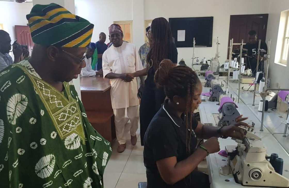 Obasanjo ya bude kamfanin sutura Obasanjo ya bude kamfanin sutura