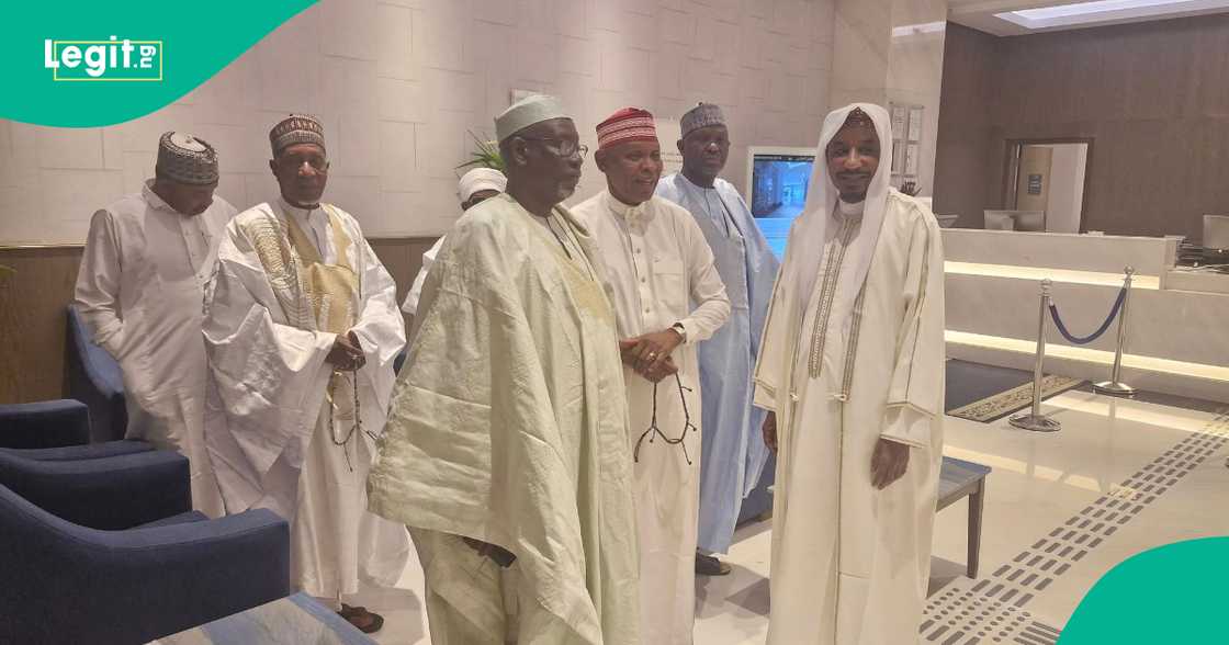 Abba Kabir da Umar Namdi a Madina suna jiran jana'izar Dantata Abba Kabir da Umar Namdi a Madina suna jiran jana'izar Dantata