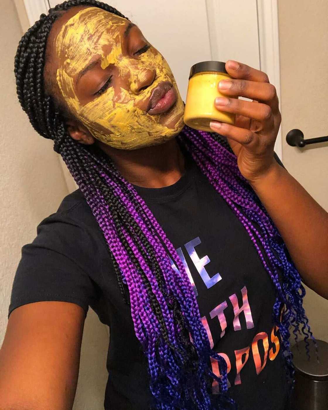 Side effects of applying turmeric on face Side effects of applying turmeric on face