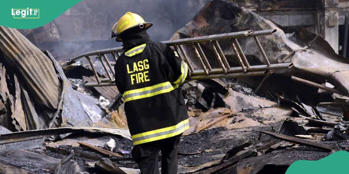 Fire guts wooden market in Tejuosho Lagos Fire guts wooden market in Tejuosho Lagos