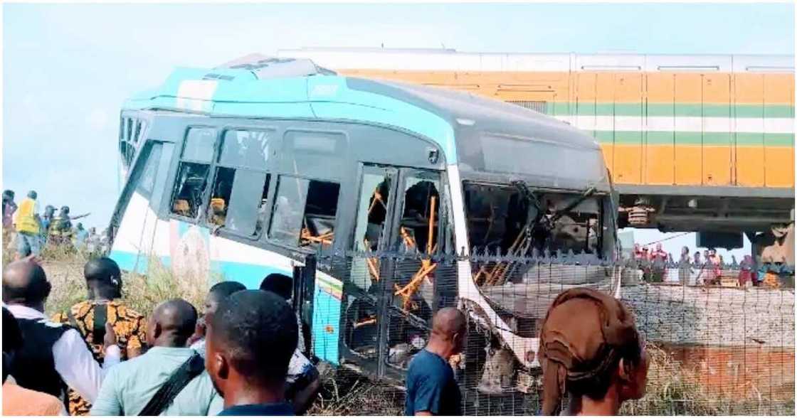 BRT bus, Lagos train accident, Babajide Sanwo-Olu, Lagos state governor, Lagos State University Teaching Hospital (LASUTH) BRT bus, Lagos train accident, Babajide Sanwo-Olu, Lagos state governor, Lagos State University Teaching Hospital (LASUTH)