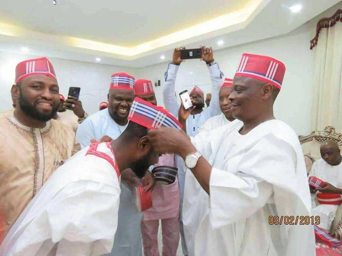 Dandalin Kannywood; Sanata Kwankwaso ya damka ma Adam Zango darikar Kwankwasiyya Dandalin Kannywood; Sanata Kwankwaso ya damka ma Adam Zango darikar Kwankwasiyya