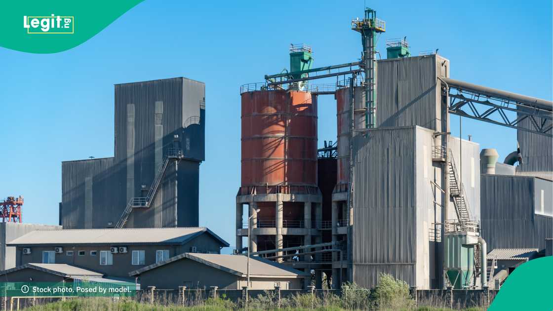 'Yan daba sun kai hari kamfanin simintin Ashaka da ke Gombe, an kashe mutum 1 'Yan daba sun kai hari kamfanin simintin Ashaka da ke Gombe, an kashe mutum 1