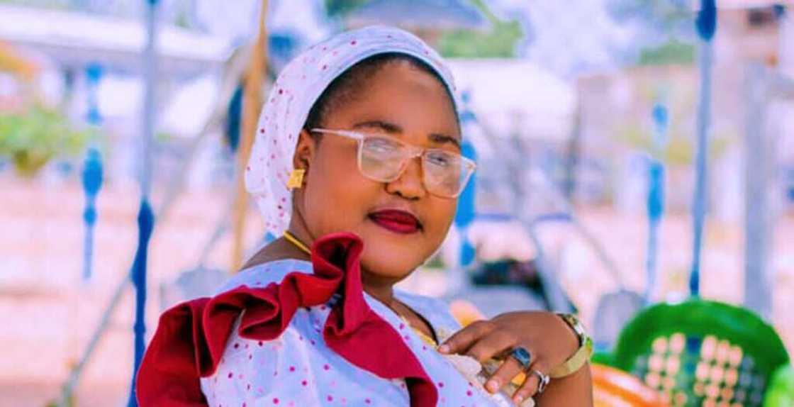 Dr Girema ta shirin Kwana Casa'in ta ja kunnen 'yan mata masu son shiga harkar fim Dr Girema ta shirin Kwana Casa'in ta ja kunnen 'yan mata masu son shiga harkar fim