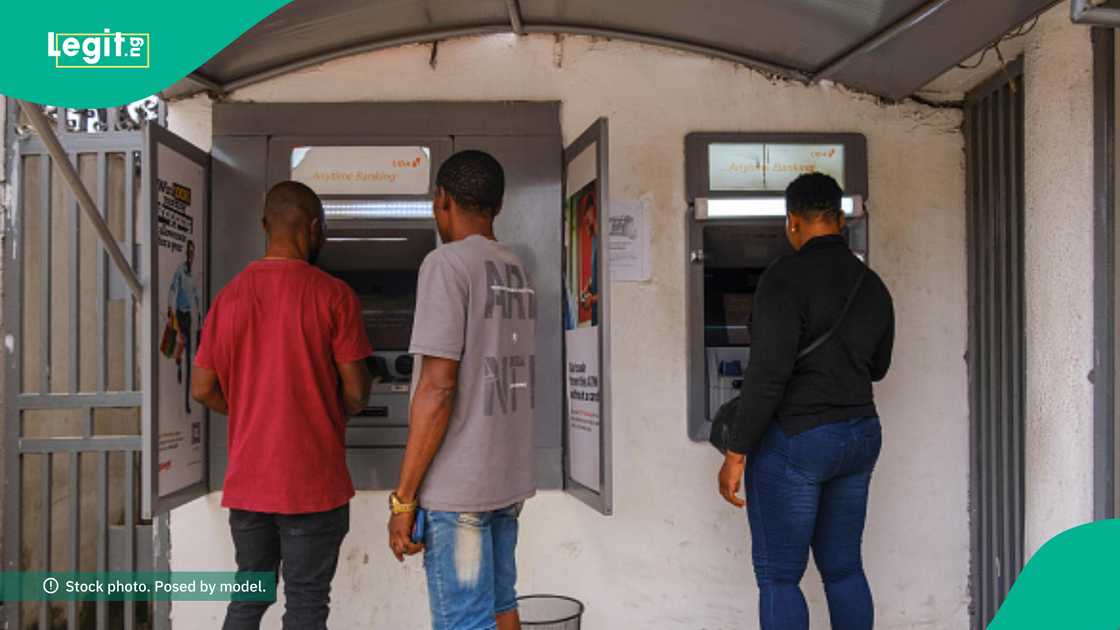 Banks pay more to executives as earnings increase Banks pay more to executives as earnings increase