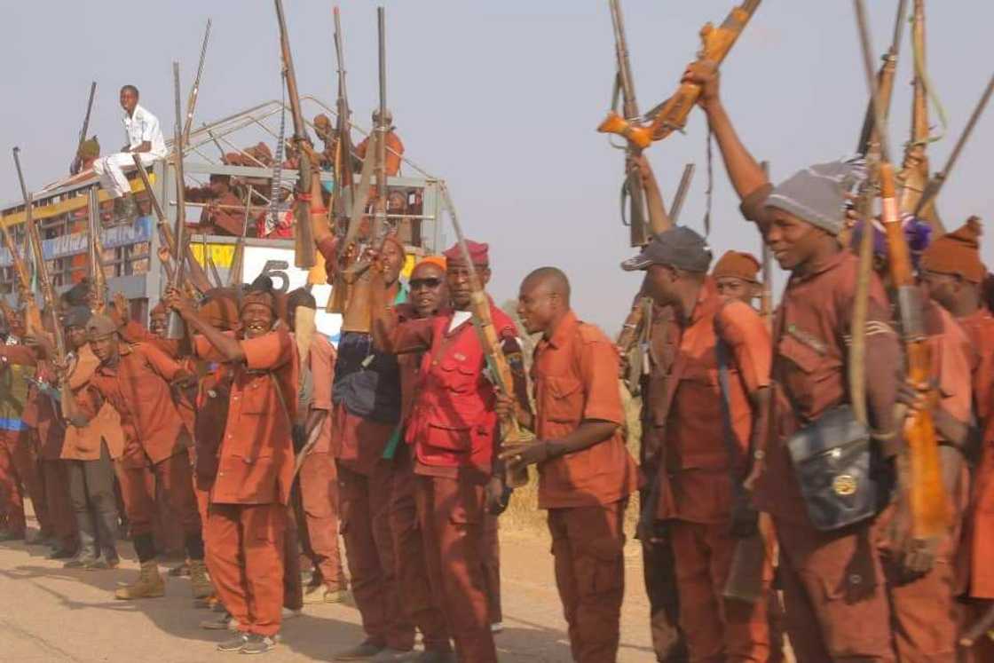 Gwamna Zulum ya yiwa al’umman Damboa sha-tara ta arziki, mutane 20,000 sun amfana Gwamna Zulum ya yiwa al’umman Damboa sha-tara ta arziki, mutane 20,000 sun amfana
