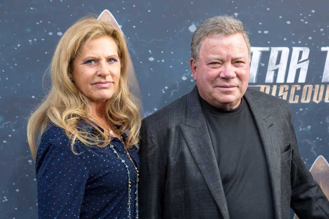 What does Elizabeth Shatner do for a living?