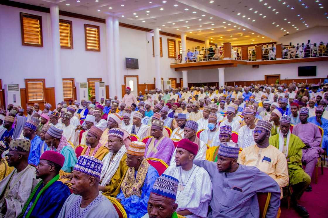 Wasu daga cikin malaman da suka halarci taro da gwamna Buni Wasu daga cikin malaman da suka halarci taro da gwamna Buni