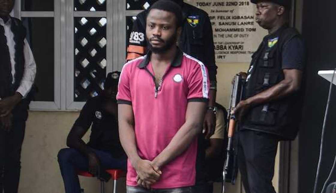 Wanda ake zargi da hannu a kai hari kan ayarin Fasto Johnson Suleman. Wanda ake zargi da hannu a kai hari kan ayarin Fasto Johnson Suleman.