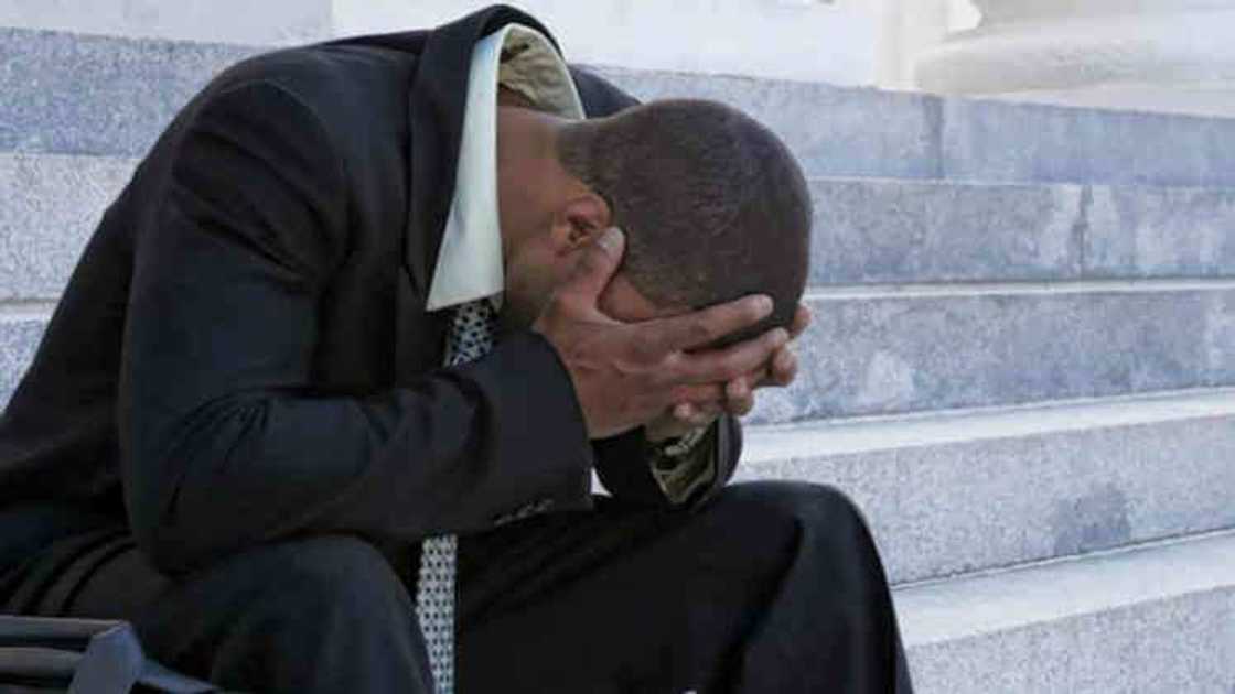 Kwadayi mabudin wahala: Wani saurayi yayi kuskuren turawa budurwarsa N250,000 a lokacin da yake kokarin yi mata kyautar N25,000 Kwadayi mabudin wahala: Wani saurayi yayi kuskuren turawa budurwarsa N250,000 a lokacin da yake kokarin yi mata kyautar N25,000