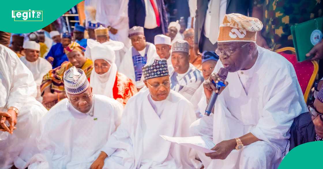 Shugaba Tinubu a Sultan Bello. Shugaba Tinubu a Sultan Bello.