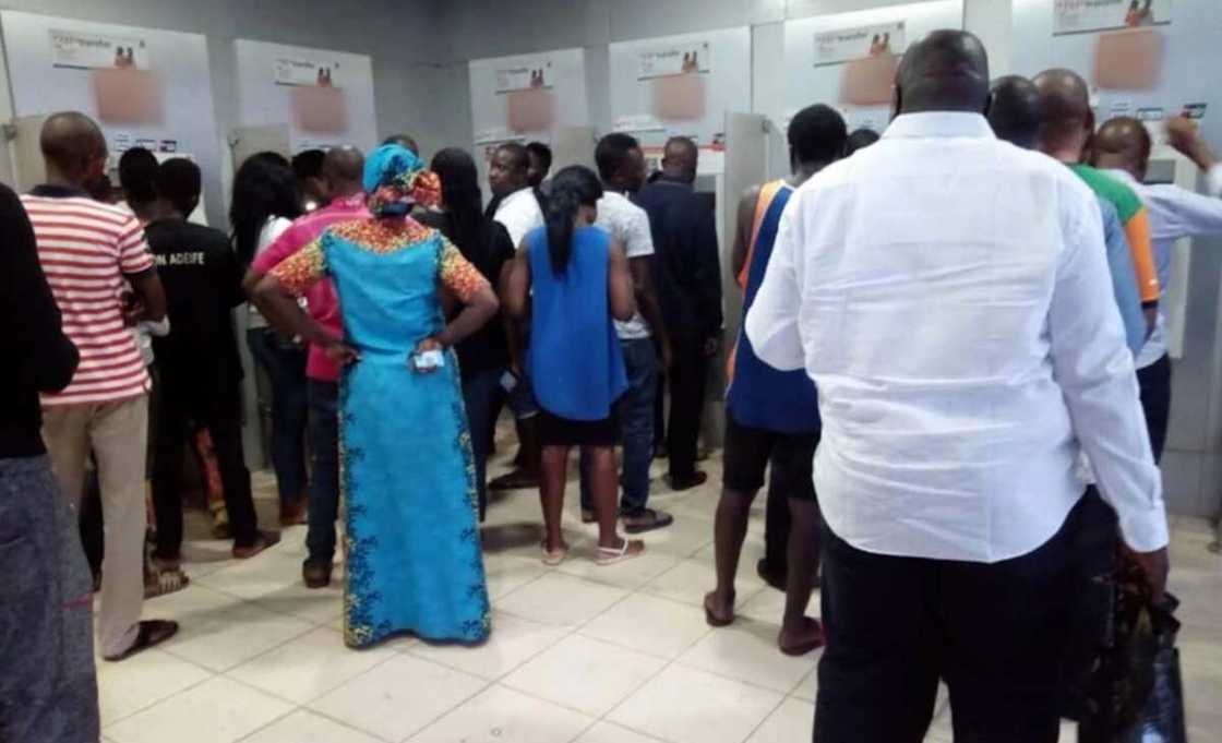 Harabar banki. Harabar banki.