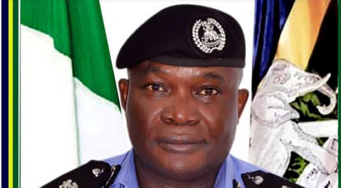 An kama ɗan ƙungiyar asirin da ake nema ruwa a jallo a wurin da akayi fashi da makami An kama ɗan ƙungiyar asirin da ake nema ruwa a jallo a wurin da akayi fashi da makami