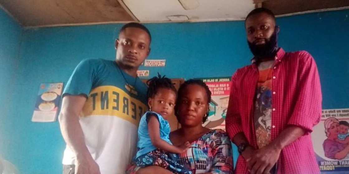 Nigerians Rally Round Single Mother who Desperately Needs Job to Cater for Her Family Nigerians Rally Round Single Mother who Desperately Needs Job to Cater for Her Family