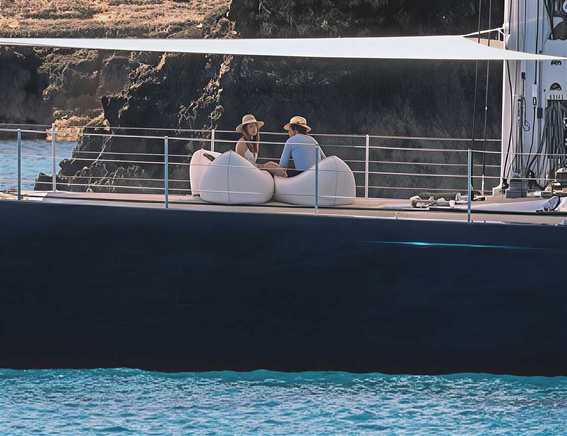 Ana de Armas and Tom Cruise in discussion on a boat