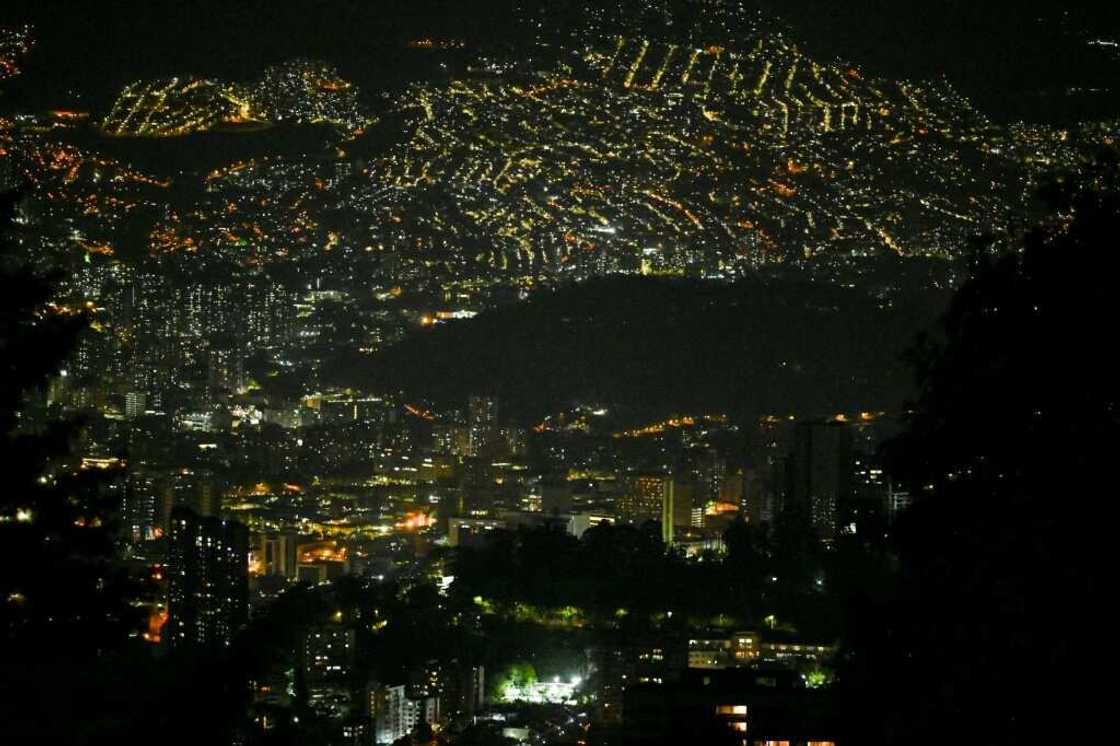 Medellin's homicide rate dropped from 350 per 100,000 inhabitants in 1992 to 10.2 per 100,000 so far this year -- nearly half the national average Medellin's homicide rate dropped from 350 per 100,000 inhabitants in 1992 to 10.2 per 100,000 so far this year -- nearly half the national average