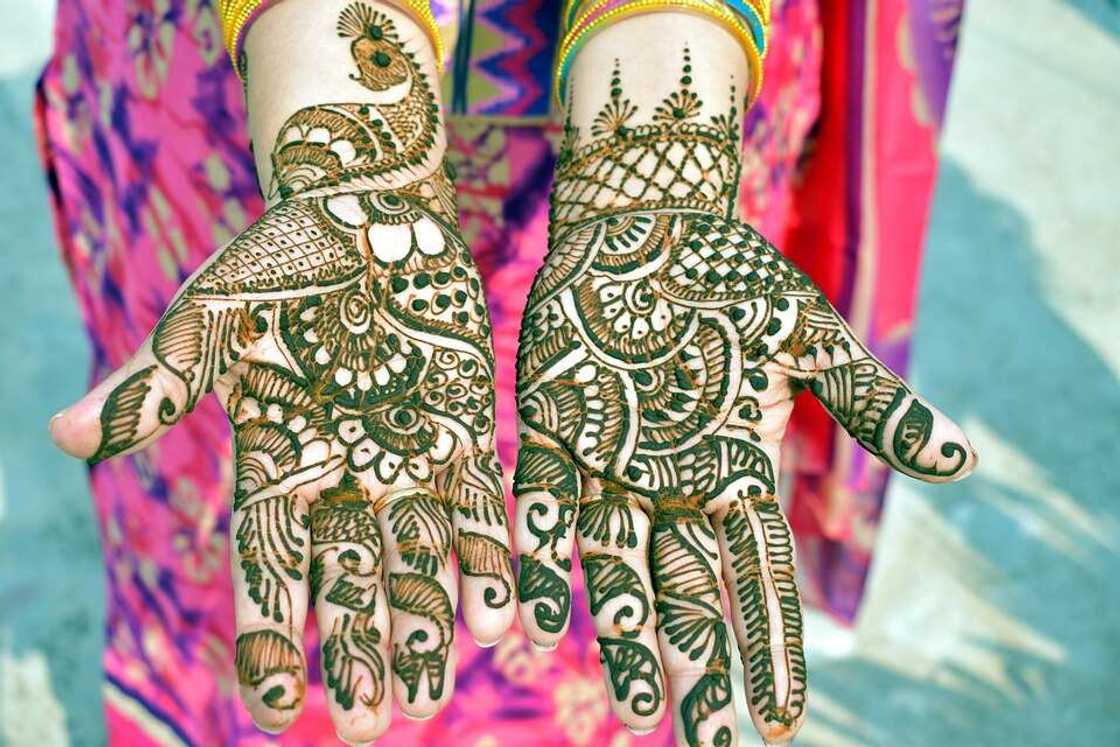 Green henna art