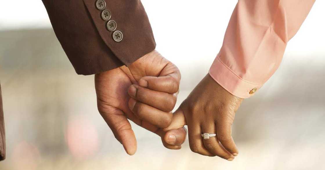 Fasto ya bayyana illar zaɓar miji saboda kyawun sa ba tare da neman zaɓin Ubangiji ba Fasto ya bayyana illar zaɓar miji saboda kyawun sa ba tare da neman zaɓin Ubangiji ba