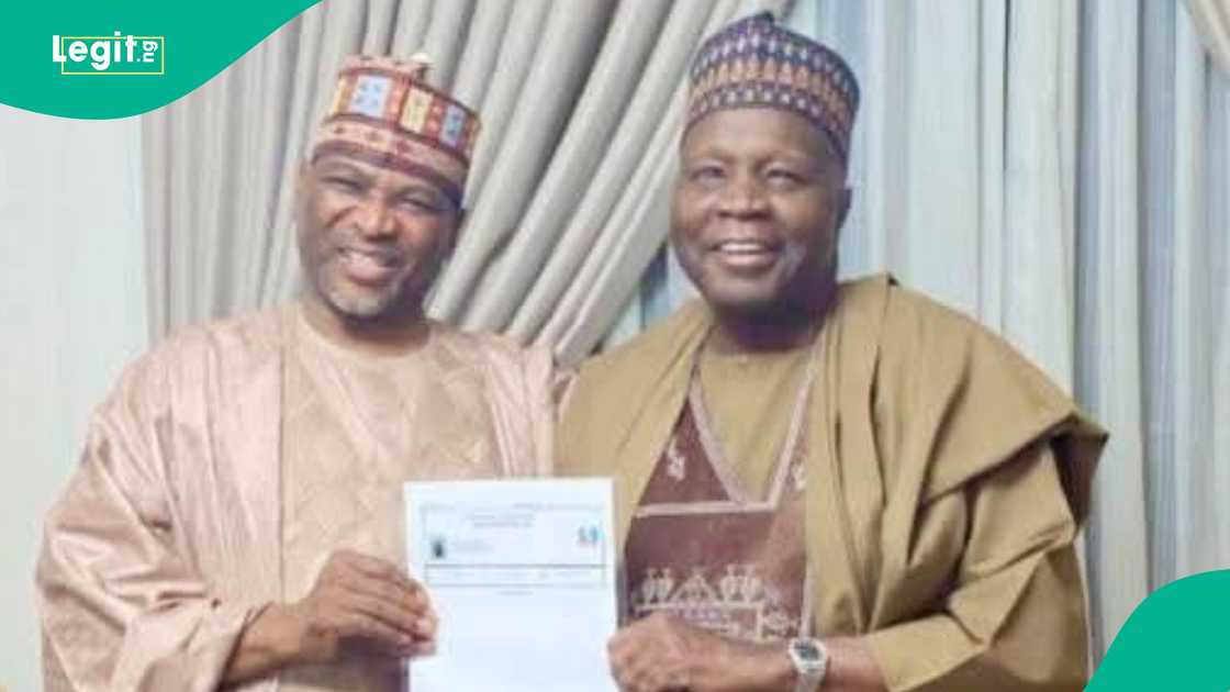 Gwamna Inuwa Yahaya ya tarbi dan majalisar da ya koma APC Gwamna Inuwa Yahaya ya tarbi dan majalisar da ya koma APC