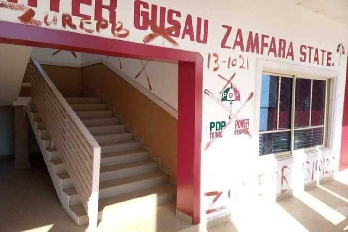 Zamfara: Matawalle Na Shirin Rusa Sakatariyar Jam’iyyar PDP Bayan Ya Koma APC Zamfara: Matawalle Na Shirin Rusa Sakatariyar Jam’iyyar PDP Bayan Ya Koma APC