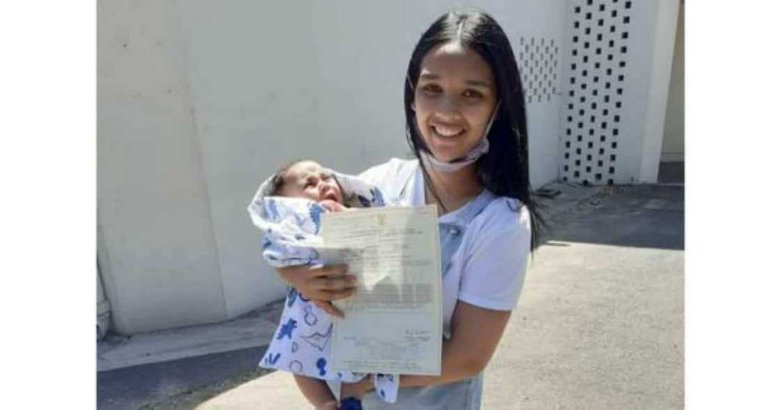 Young momma bags degree, social media, inspires Young momma bags degree, social media, inspires