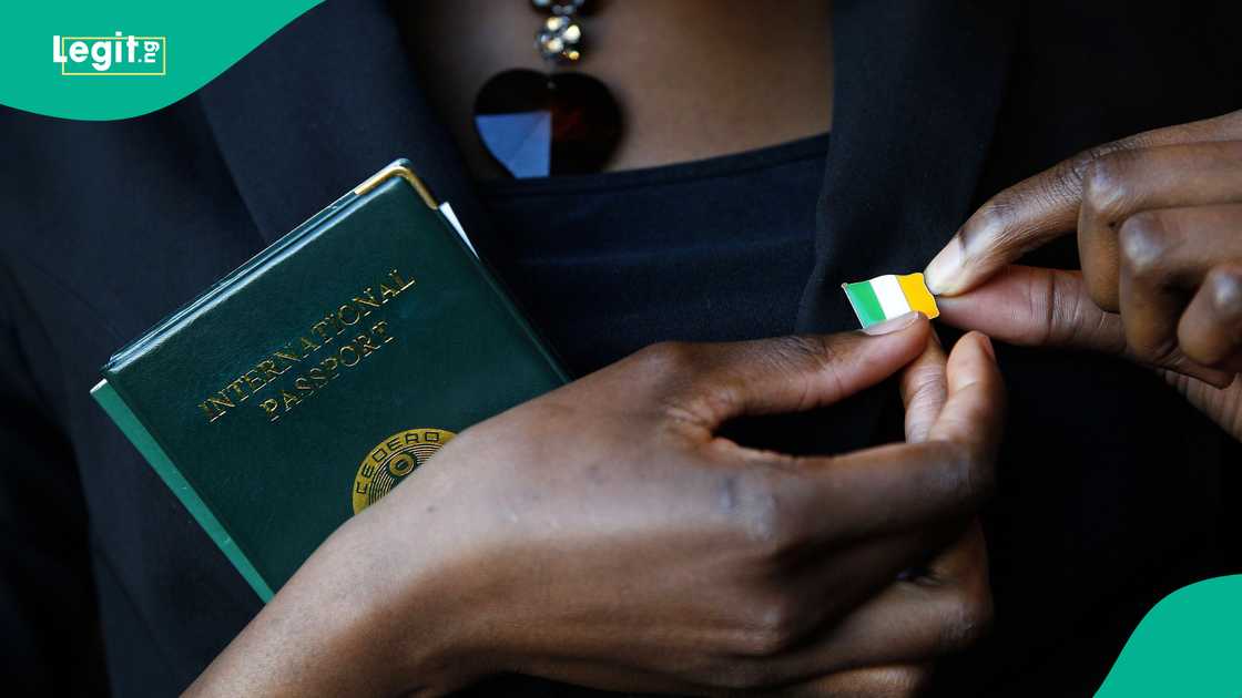 US ban visa application for expecting mothers, US mission Nigeria explained birth tourism visa, Nigerians react to the visa update on social media, US mission explained penalty on birth tourism visa, Nigerians tackle US statement on visa application US ban visa application for expecting mothers, US mission Nigeria explained birth tourism visa, Nigerians react to the visa update on social media, US mission explained penalty on birth tourism visa, Nigerians tackle US statement on visa application