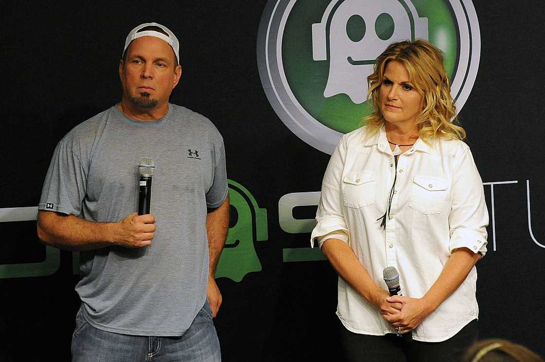 Garth Brooks and Trisha Yearwood speak at a press conference Garth Brooks and Trisha Yearwood speak at a press conference