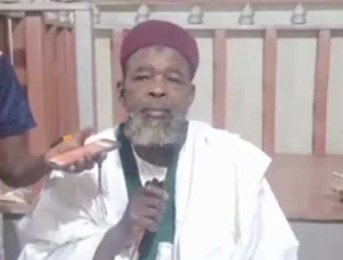 Sallar Idi: Abun da yasa muka bijirewa Sarkin Musulmi – Shehin da ya jagoranci sallah a Sokoto Sallar Idi: Abun da yasa muka bijirewa Sarkin Musulmi – Shehin da ya jagoranci sallah a Sokoto