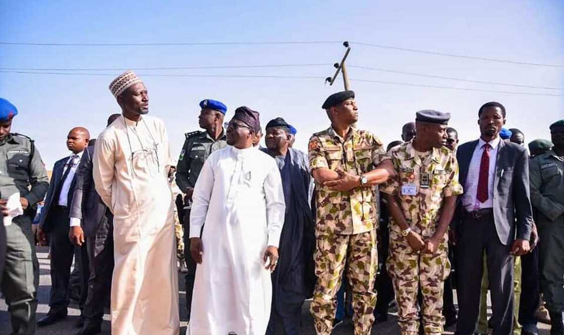 Yaki da Boko Haram: Gwamnan jahar Adamawa ya dira tsakiyar dajin Sambisa Yaki da Boko Haram: Gwamnan jahar Adamawa ya dira tsakiyar dajin Sambisa