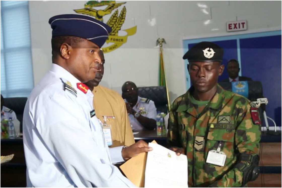 Hali abokin tafiya: An karawa salihin soja, Bashir Umar, girma Hali abokin tafiya: An karawa salihin soja, Bashir Umar, girma