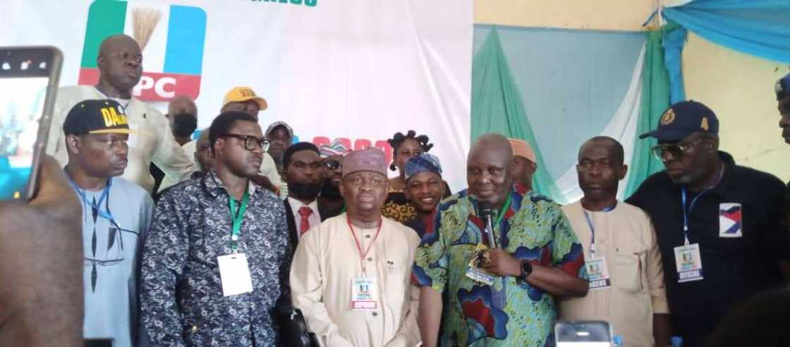 Da duminsa: Sanatan Legas ya ci zaben fidda gwani na jam'iyyar APC a Ogun Da duminsa: Sanatan Legas ya ci zaben fidda gwani na jam'iyyar APC a Ogun