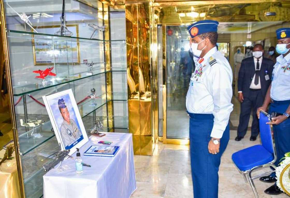 Da duminsa: Hukumar Sojin Sama ta bayyana ranar Jana'izar Tolulope Arotile (Hotuna) Da duminsa: Hukumar Sojin Sama ta bayyana ranar Jana'izar Tolulope Arotile (Hotuna)