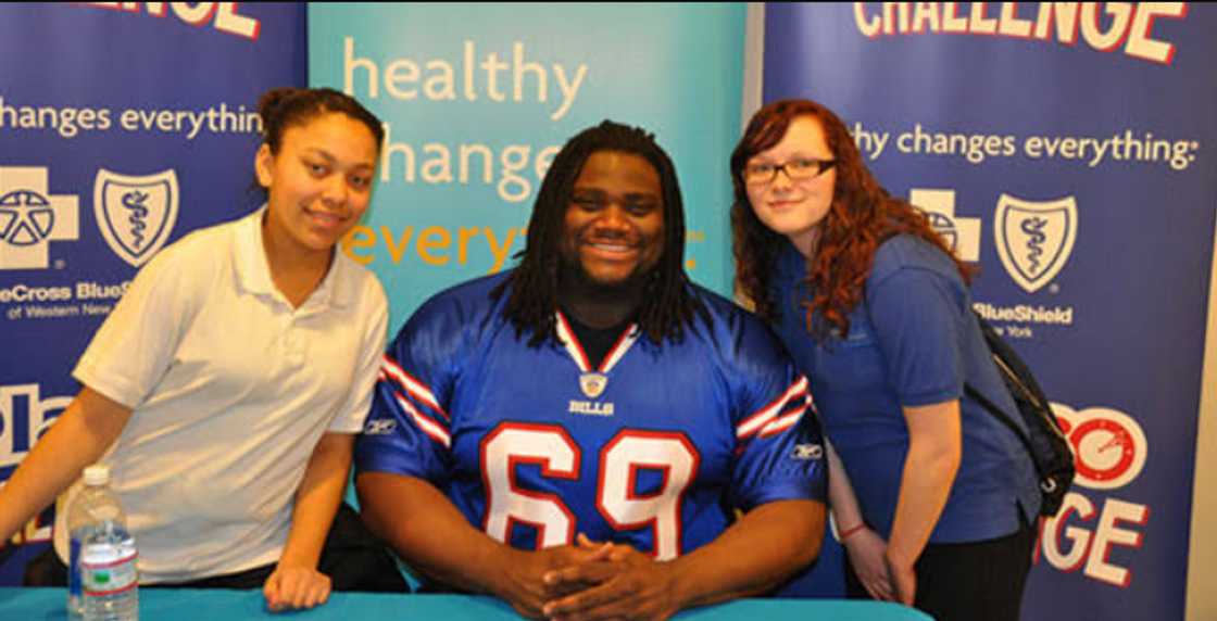Michael Jasper poses for a photo with two ladies Michael Jasper poses for a photo with two ladies