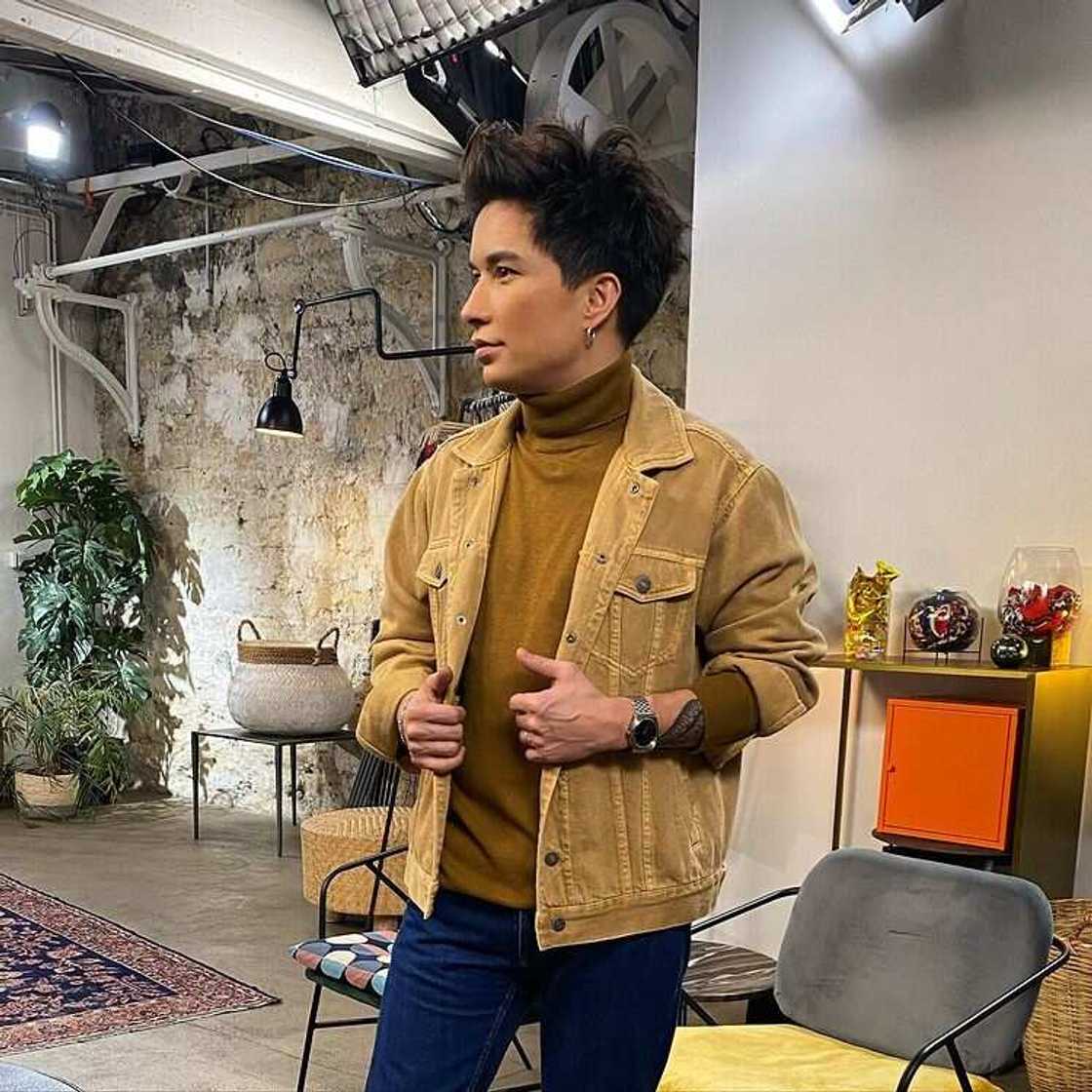 Nicolas Waldorf, né à Paris, est d'origine française Nicolas Waldorf, né à Paris, est d'origine française