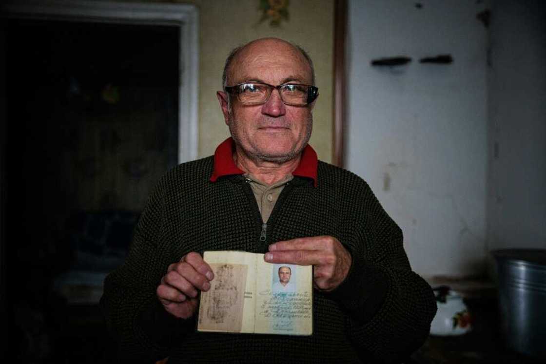 Sixty-four-year-old retiree Volodymyr Zelensky says he looks nothing like his country's president Sixty-four-year-old retiree Volodymyr Zelensky says he looks nothing like his country's president