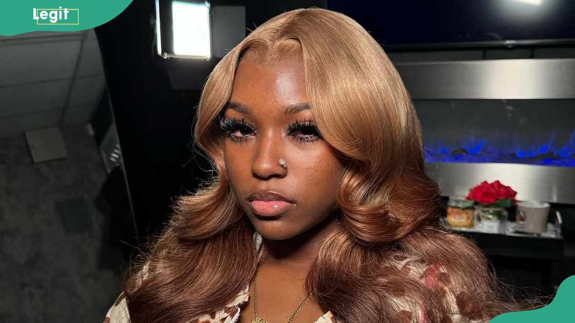 Soft curls with a natural front lift Soft curls with a natural front lift