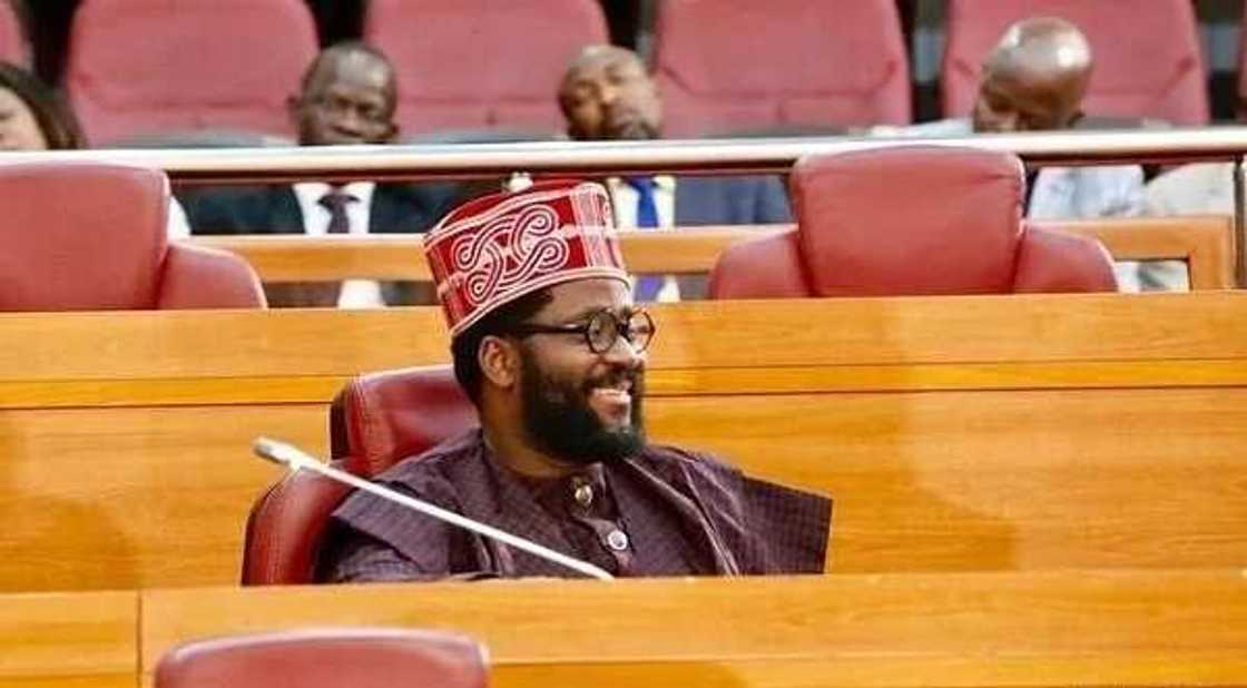 Where is Desmond Elliot from Where is Desmond Elliot from