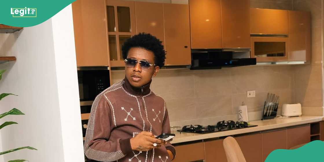 Small Doctor advises fan on renting houses. Small Doctor advises fan on renting houses.