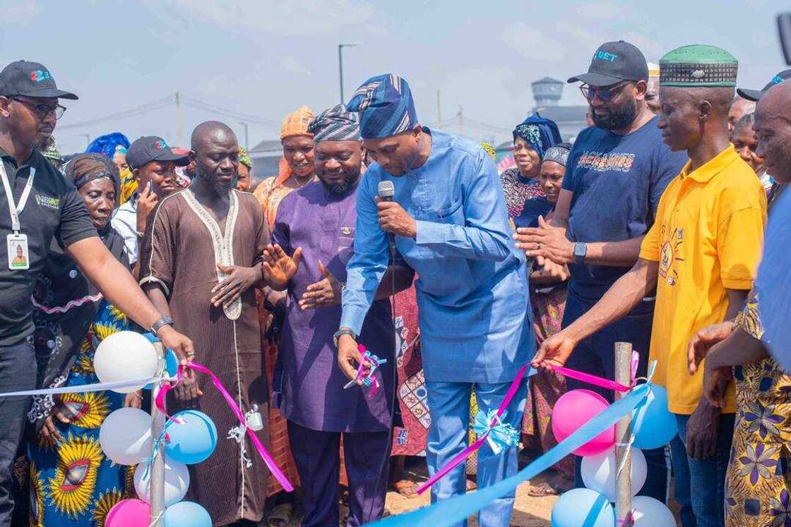 Jubilations as 22Bet Commissions more Water Boreholes, Toilet Facilities in Ibadan Markets Jubilations as 22Bet Commissions more Water Boreholes, Toilet Facilities in Ibadan Markets