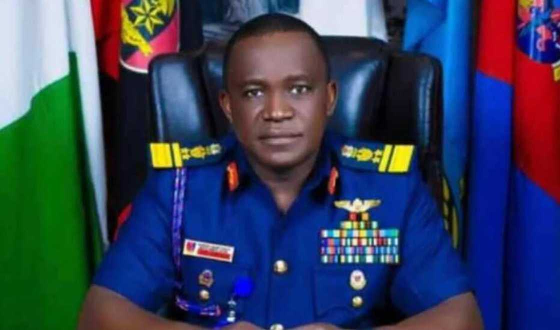 Rundunar sojin sama ta karyata jita-jitar Buhari ya biya 'yan bindiga N20m kada su kado shi a jirgi Rundunar sojin sama ta karyata jita-jitar Buhari ya biya 'yan bindiga N20m kada su kado shi a jirgi