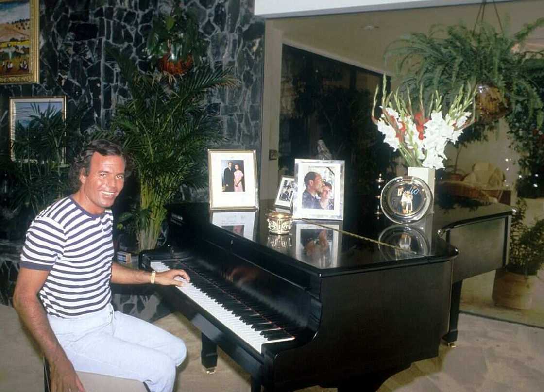 Julio Iglesias jeune Julio Iglesias jeune