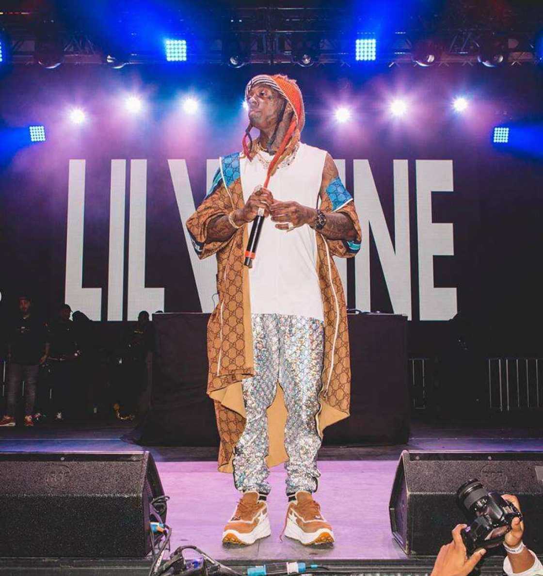 Wayne performing his songs in the concert Wayne performing his songs in the concert