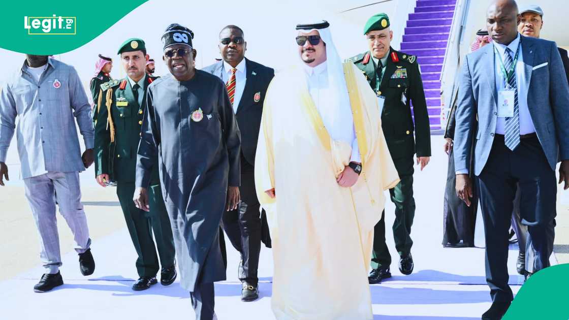 Shugaba Bola Tinubu ya isa birnin Riyadh na kasar Saudiya Shugaba Bola Tinubu ya isa birnin Riyadh na kasar Saudiya